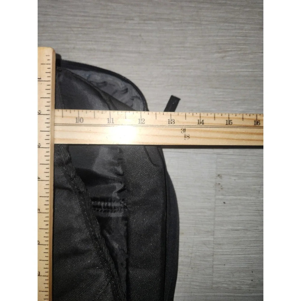 Quiksilver backpack features